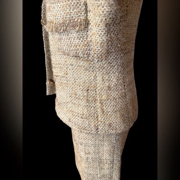 CHANEL Beige Tweed Suit - Picture 10 of 16